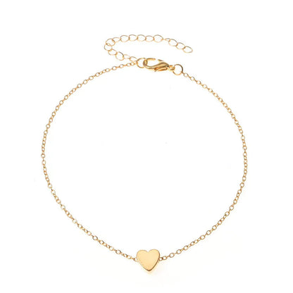 Letnia bransoletka na kostkę z koralików i sercem – styl boho vintage